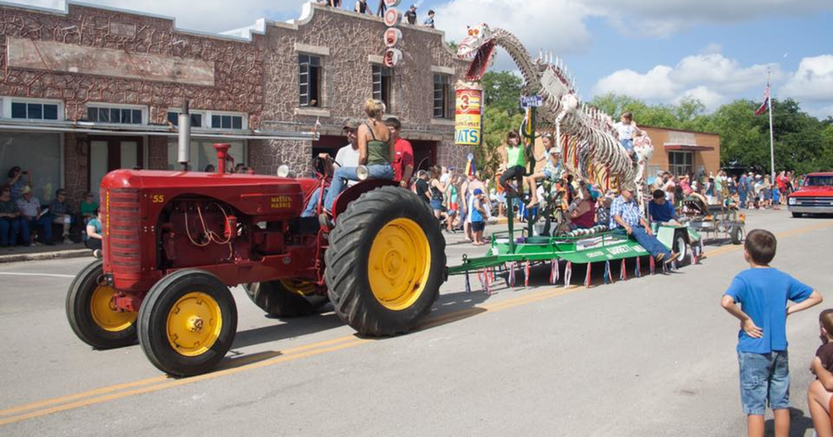 Be Part of Texas Tradition: Enter the 2025 Oatmeal Festival Grande Parade!
